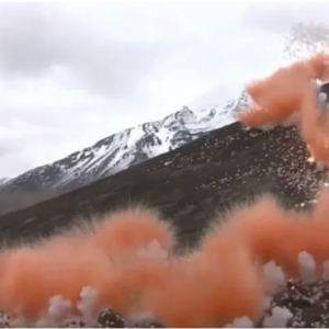 始祖鸟在世界之巅“玩火”\n