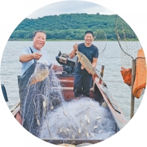 唱着民歌迎丰收（经济聚焦）