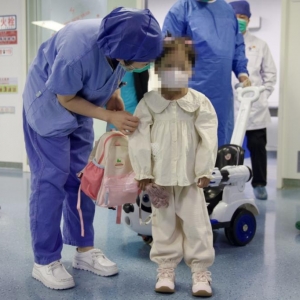 中国自主研发儿童型“人工双心”成功植入