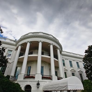 特朗普宣布将对进口建材、家具及药品实施高额关税