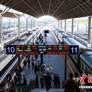 计划加开旅客列车2002列！铁路迎来国庆中秋假期客流高峰