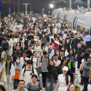 今天长三角铁路迎国庆中秋假期客流高峰 预计发送旅客426万人次 ...