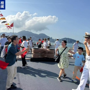 海军83舰编队在港迎来首个公众开放日