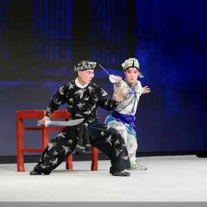 满载近五千名游客，首艘国产大型邮轮开启国庆中秋特色航次 ...