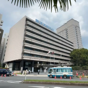 日本自民党今天下午举行党总裁选举投计票