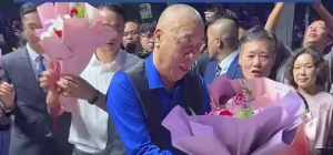 “全网最爱发钱老板”中秋给员工父母发1000万元，回应作秀质疑 ...