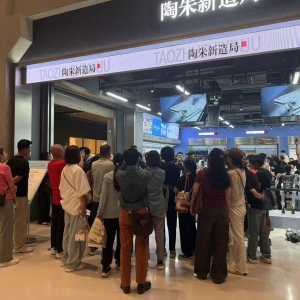实探假期机器人科技体验店：既赚“人气儿”也卖“钱”