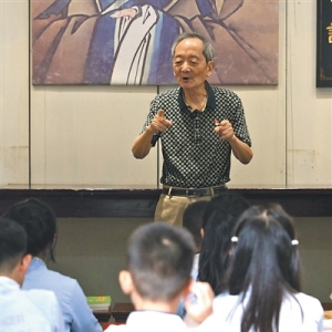 “哪怕只有一个学生，也要办下去”（一辈子一件事）