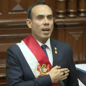 秘鲁国会主席何塞·耶里接任秘鲁总统职务