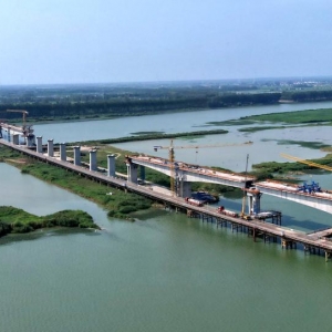 宁淮城际铁路跨淮河入江水道段连续梁全部合龙