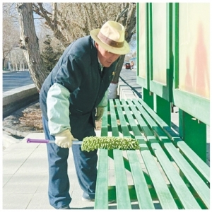 两代护路人的对话（产经观察）