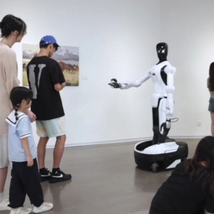 上新了！智元发布机器人精灵G2，已获数亿元订单