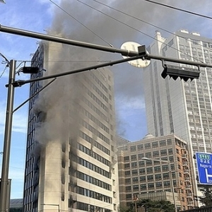韩国首尔一办公大楼发生火灾 伤亡不明