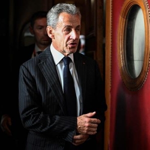 法国前总统萨科齐入狱服刑