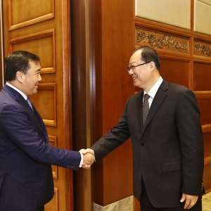 毛伟明会见柬埔寨人民党高级干部考察团