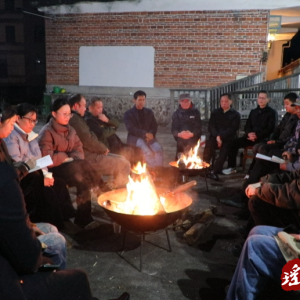 江华：炉火映红色 夜话谋发展