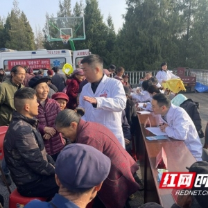 湘西吉首：健康义诊暖米坡 医者仁心润乡邻