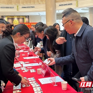 传递“民声” 为民“代言” 湘潭市人大代表陆续报到