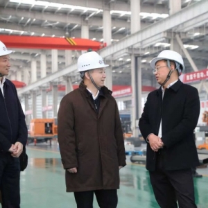 何朝晖到涟源市调研路基施工机械产业并征求对《政府工作报告（征求意见稿）》的意见 ...