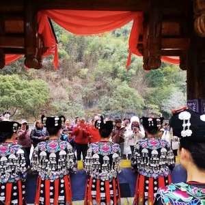 2026年去哪儿跨年？在湘西矮寨赴一场巅峰体验与苗寨风情