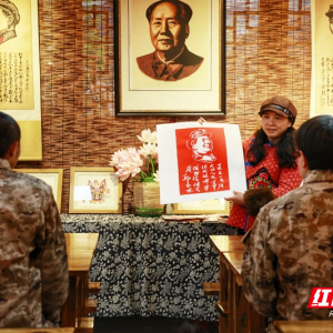 桂阳县：剪纸传承人精心创作作品纪念毛泽东诞辰