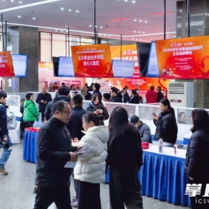 长沙就业援助月主会场招聘活动吸引600余人入场求职