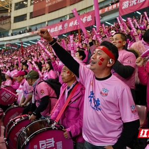 特写｜错失冠军，常德球迷不离不弃 “别哭！明年再战！”