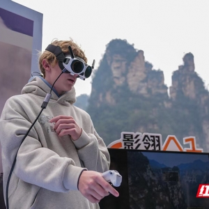 “阿凡达”式空中观光落地张家界 全景无人机开启文旅新篇章 ...