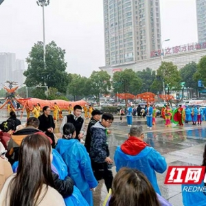 银城新韵丨赫山区：省级非遗闹元旦 民俗巡游乐翻天