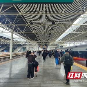 衡阳东站元旦假期发送旅客创新高，1月4日持续高位运行