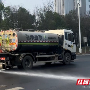 视频丨避开早晚高峰、低于2℃不作业……湘潭环卫回应市民关于洒水车冬季作业疑问 ...