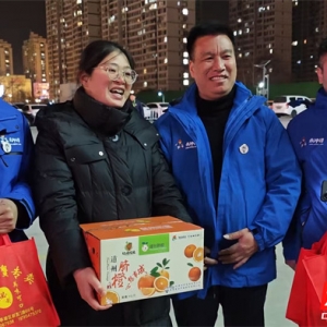 永州女崽驱车百里迎“亲人” 冠军橙乡邀四海宾朋赏百龙竞渡 ...