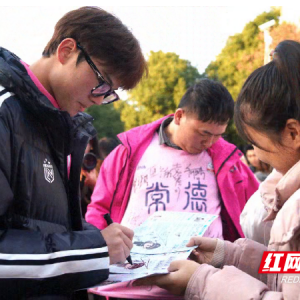 湘超常德队球员“警”喜现身！柳叶湖“110宣传日”活动燃动常德河街 ...