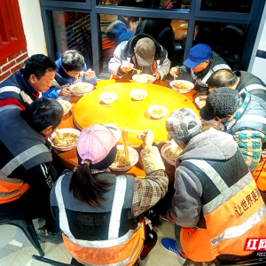 慈利县：爱心餐饮坚持10年为“城市美容师”免费供早餐