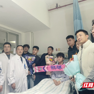 绿茵暖人心！湘超常德队球员赴市一医院慰问患者