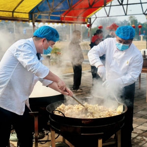 望城区养老中心：吃年猪饭迎新春 民俗味里享团圆