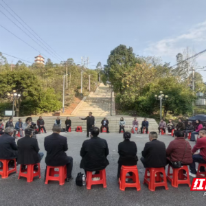 嘉禾县：“围坐宣讲”接地气 全会精神润民心