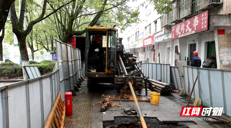 顶风冒雪抢工期，资兴电网升级工程为3000户居民送“稳电” (1).png