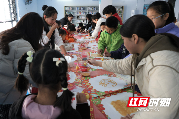 刷卡即借 + 延时开放！我县首座智慧书屋启用 (2).JPG