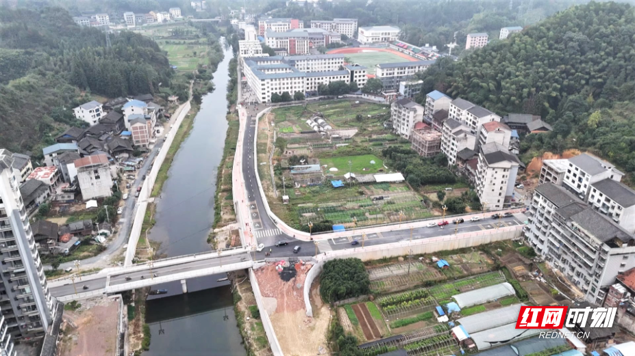 上学路变安心桥，状元桥打通师生“顺畅路” (2).JPG